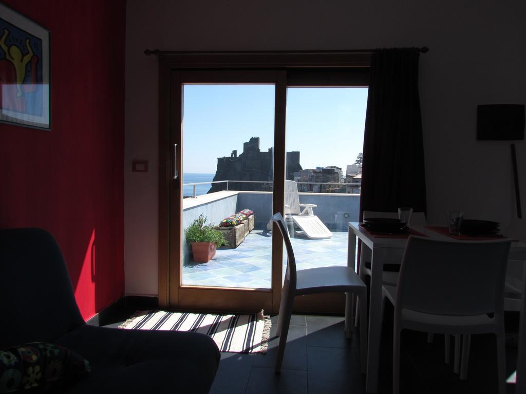 Bed and Breakfast La Terrazza Sul Mare Aci Castello Exterior foto